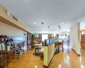 Comfort Suites North