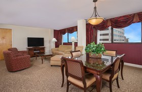 Crowne Plaza Knoxville Downtown University