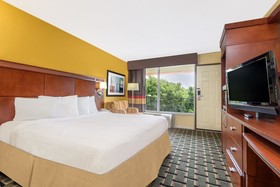 Days Inn by Wyndham Knoxville East