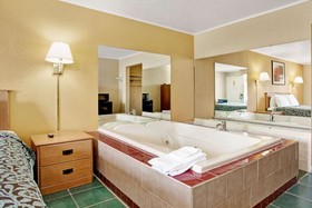 Days Inn by Windham Knoxville West