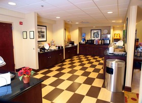 Hampton Inn & Suites-Knoxville/North I-75