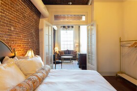 Hotel Cleo
