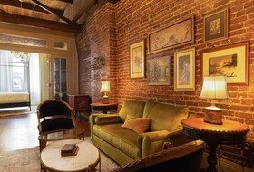 Hotel Cleo