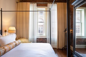 Hotel Cleo