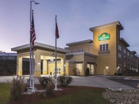 La Quinta Inn & Suites by Wyndham Knoxville Papermill