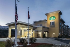 La Quinta Inn & Suites by Wyndham Knoxville Papermill