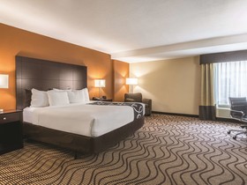 La Quinta Inn & Suites by Wyndham Knoxville Papermill
