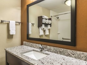 La Quinta Inn & Suites by Wyndham Knoxville Papermill