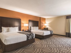 La Quinta Inn & Suites by Wyndham Knoxville Papermill