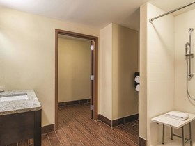 La Quinta Inn & Suites by Wyndham Knoxville Papermill
