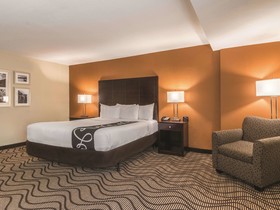 La Quinta Inn & Suites by Wyndham Knoxville Papermill
