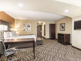 La Quinta Inn & Suites by Wyndham Knoxville Papermill