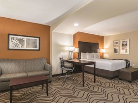 La Quinta Inn & Suites by Wyndham Knoxville Papermill