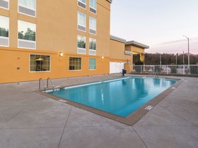 La Quinta Inn & Suites by Wyndham Knoxville Papermill