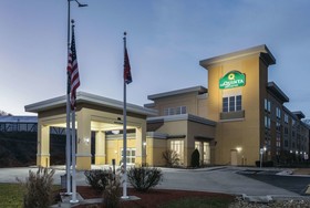 La Quinta Inn & Suites by Wyndham Knoxville Papermill
