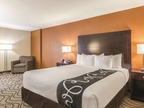 La Quinta Inn & Suites by Wyndham Knoxville Papermill