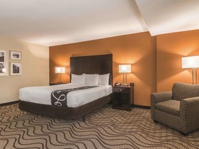 La Quinta Inn & Suites by Wyndham Knoxville Papermill