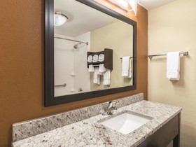 La Quinta Inn & Suites by Wyndham Knoxville Papermill