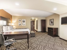 La Quinta Inn & Suites by Wyndham Knoxville Papermill