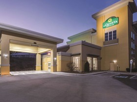 La Quinta Inn & Suites by Wyndham Knoxville Papermill
