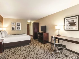 La Quinta Inn & Suites by Wyndham Knoxville Papermill