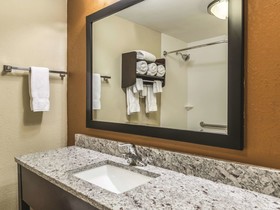 La Quinta Inn & Suites by Wyndham Knoxville Papermill