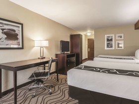 La Quinta Inn & Suites by Wyndham Knoxville Papermill