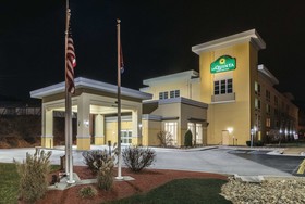 La Quinta Inn & Suites by Wyndham Knoxville Papermill