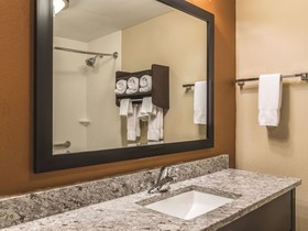 La Quinta Inn & Suites by Wyndham Knoxville Papermill
