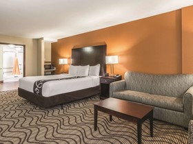 La Quinta Inn & Suites by Wyndham Knoxville Papermill