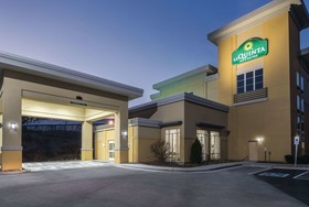 La Quinta Inn & Suites by Wyndham Knoxville Papermill
