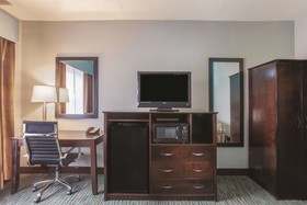 La Quinta Inn & Suites by Wyndham Knoxville East