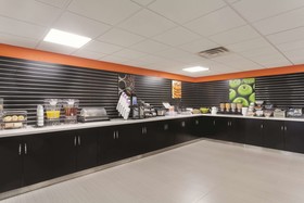 La Quinta Inn & Suites by Wyndham Knoxville East