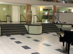 Clarion Hotel & Suites Conference Center Memphis Airport