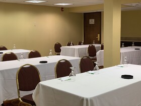 Clarion Hotel & Suites Conference Center Memphis Airport