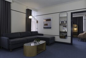 Hu. Hotel