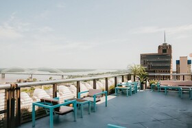 Hu. Hotel
