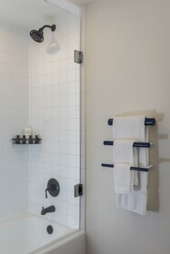 Hu. Hotel