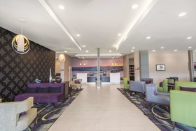 La Quinta Inn & Suites by Wyndham Memphis Downtown