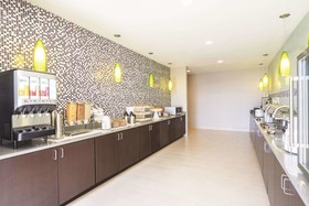 La Quinta Inn & Suites by Wyndham Memphis Downtown