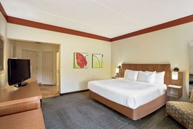 Holiday Inn Express & Suites Memphis East
