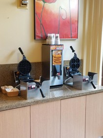 Holiday Inn Express & Suites Memphis East