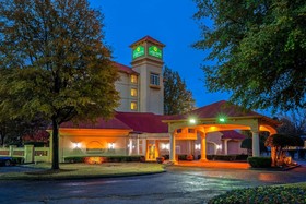 Holiday Inn Express & Suites Memphis East