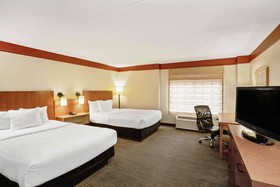 Holiday Inn Express & Suites Memphis East