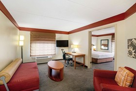 Holiday Inn Express & Suites Memphis East