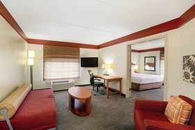 Holiday Inn Express & Suites Memphis East