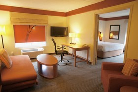 Holiday Inn Express & Suites Memphis East