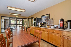 Travelers Inn & Suites - Memphis