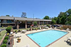 Travelers Inn & Suites - Memphis