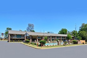 Travelers Inn & Suites - Memphis